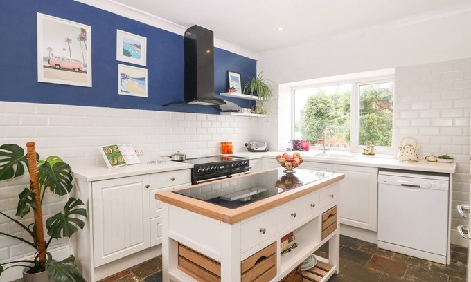 Rhosybol Cottage | HENDY, pet friendly, with hot tub in Amlwch