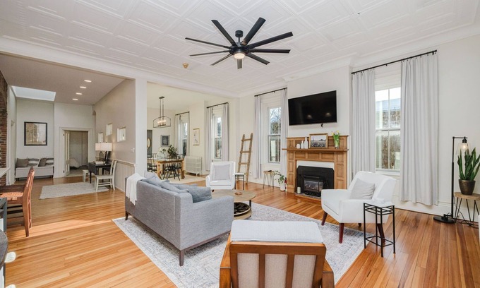 New Bedford Apartment | Henry’s: Downtown New Bedford, Bright & Spacious 4BR across from Whaling Museum