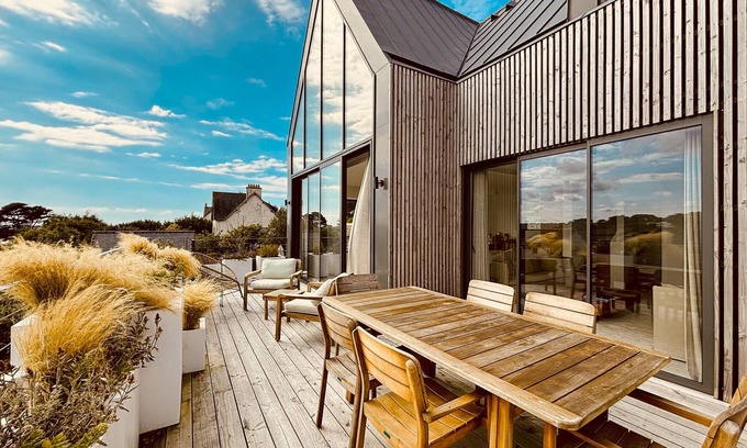 Plougrescant Villa | Hent Ar Villin · Villa Exceptional with indoor poo