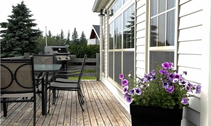 Bayview Cottage | Her Francis