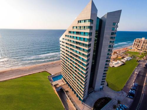 Herzliya Pituach Hotel | Herbert Samuel Okeanos Suites Herzilya