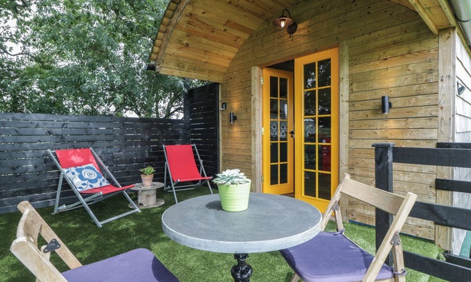 Congresbury Cottage | HERCULES SHEPHERD'S HUT, romantic, with open fire in Congresbury