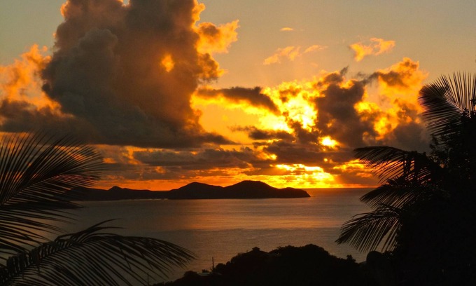 Estate Calabash Boom Cottage | Here Comes the Sun: Island Life with Comforts of Home