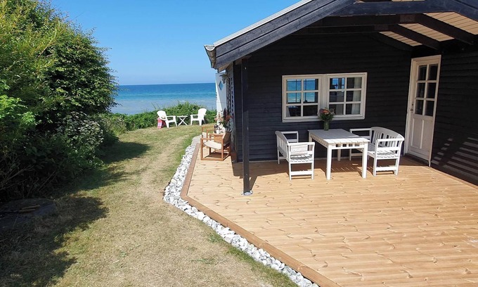 Norddjurs Municipality House | Here you live almost "on the beach" in a uniquely situated family holiday home.