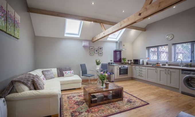 Hereford Apartment | HEREFORDSHIRE – Little Oak: Charming Rural Cottage, Sleeps 2, Cozy Getaway