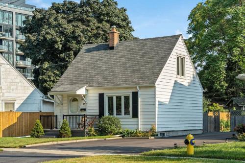 The Queensway Villa | Heritage 3BR Etobicoke Gem, Sherway Gardens, BBQ