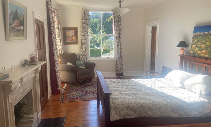 Nelson South Apartment | Heritage apartment attached to character home with pool in central Nelson.