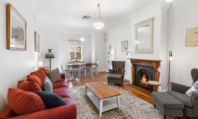 Central Mudgee House | Heritage Carinya Cottage with Spacious Yard & BBQ