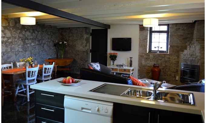 Battery Point Cottage | Heritage Garden Cottage