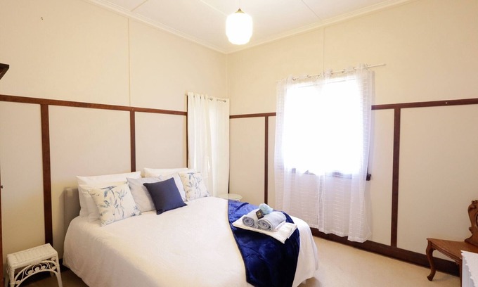 Tenterfield House | Heritage Home with BBQ & Outdoor Fire Pit