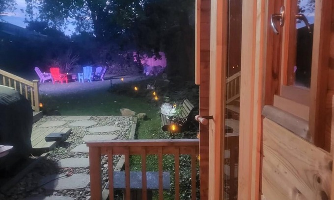 Niagara Falls House | Heritage House with Hot tub, Sauna, Fire Pit on Private yard