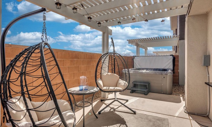 Santa Clara House | Heritage Pointe 16| Brand New Unit, Private Hot Tub, Grill, & more