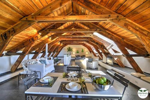 Historical Downtown Salerno House | Hermès Suite