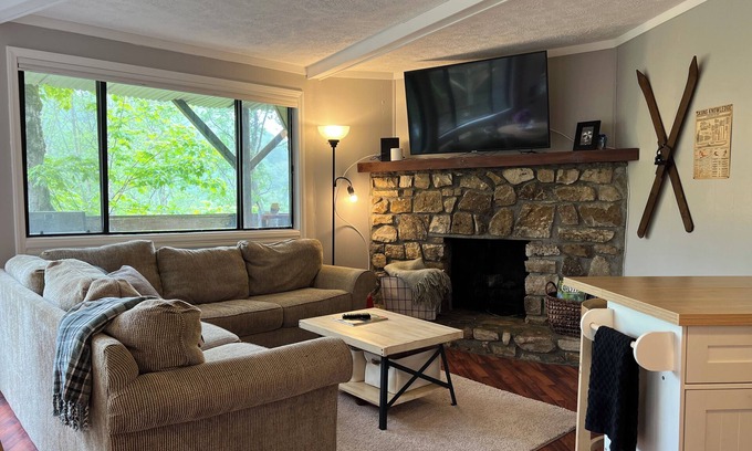 Sugar Mountain Condo | Herman's Hideaway: Remodeled Sugar Mountain Condo, Steps to the Slopes!