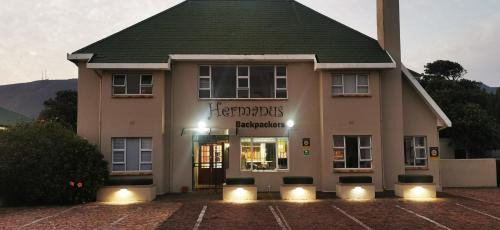 Westcliff Hostel | Hermanus Backpackers & Budget Accommodation