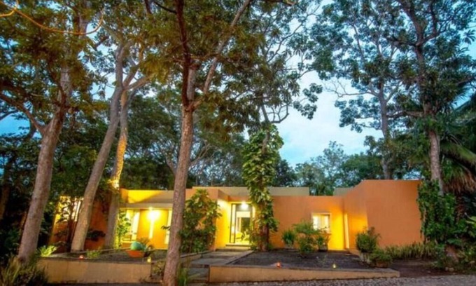 Comala House | Hermosa casa 3 recámaras rodeada de naturaleza con piscina compartida, WiFi, AC.