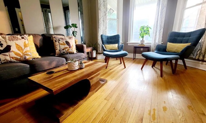 Hermosa Apartment | Hermosa House apartment - Peaceful Quiet 3BR, Free Street Parking, Solar Powered, by Logan Square