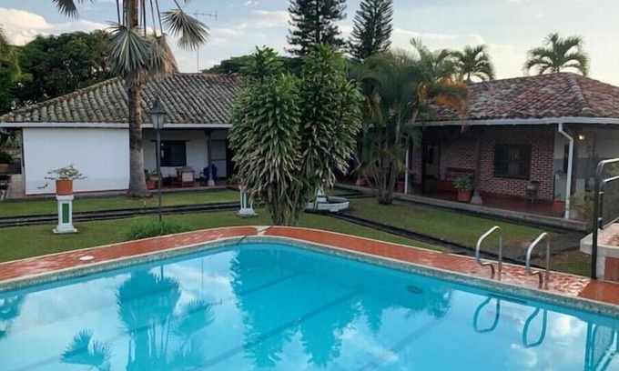 Ginebra Villa | Hermosa y Tranquila Finca con Piscina