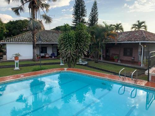 Ginebra Villa | Hermosa y tranquila finca con piscina