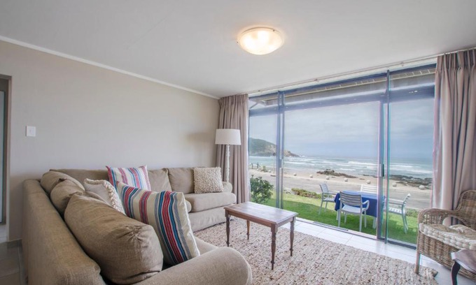 Herolds Bay Apartment | Herolds Bay Accommodation - Hiers Ons Weer Downstairs