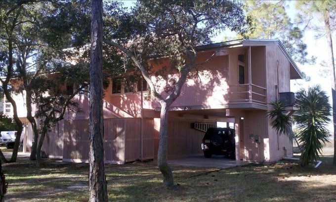 Cedar Key House | Heron Lane House - Windows to a Secluded Waterfront