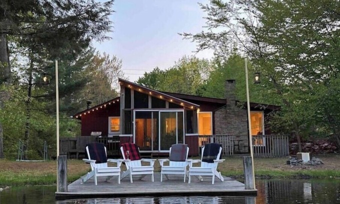 Ferndale House | Heron's Hideaway: Stylish Lakefront 5 BR Home