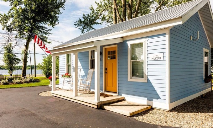 Paw Paw Lake Cottage | Heron's Nest I Paw Paw Lake Cottages I Huron #1