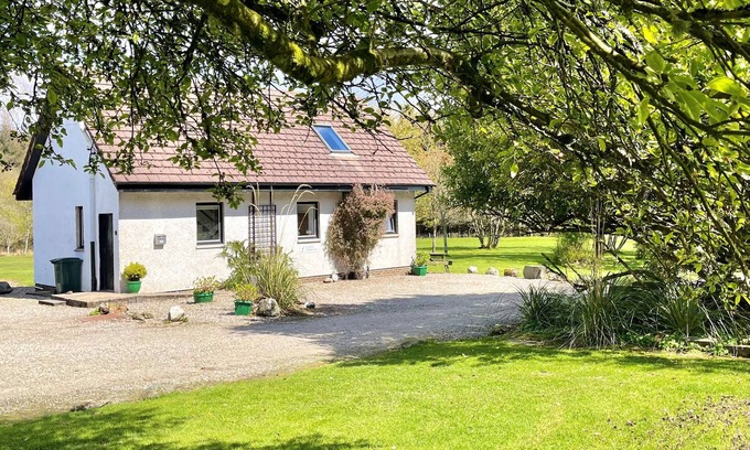 Kilmun Cottage | Heronlea Cottage - 4 guests, pet friendly, picturesque Scottish setting