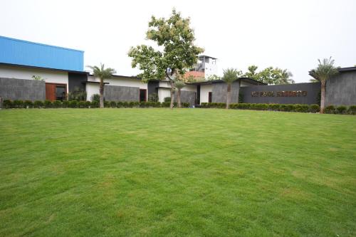 Injambakkam Resort | HF Pool Resorto