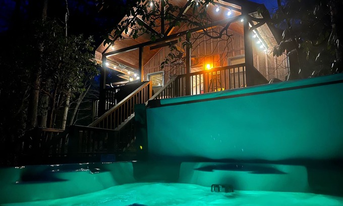Hiawassee Cabin | Hiawassee Cabin/Hot Tub/Creekside/Pet Friendlyn
