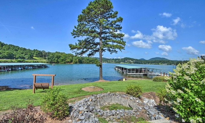 Hiawassee House | Hiawassee Haven on Lake Chatuge w/Boat Slip!