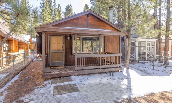 Woodlands Cabin | Hibernation station + Outdoor Area & Pet Friendly!