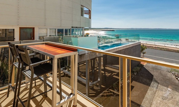 Forster Apartment | Hibiscus Court 5 - Opposite Main Beach!