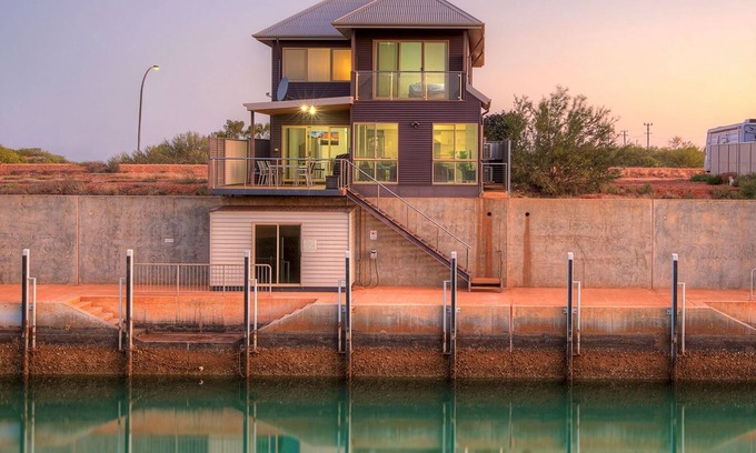Exmouth House | Hibiscus - Great Two story villa on the canals.