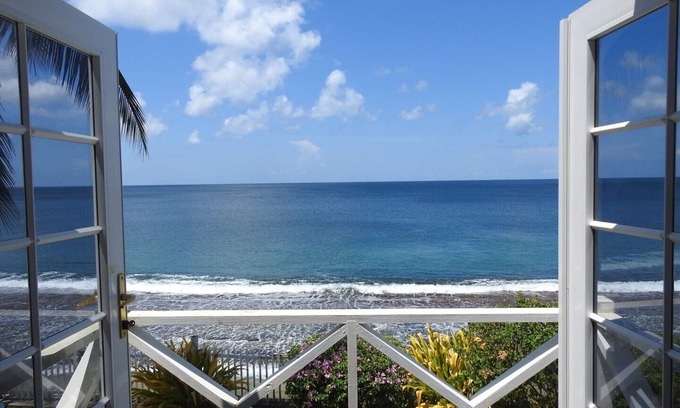 Black Rock Villa | Hibiscus - Holiday Home with the Caribbean Sea on its Doorstep!