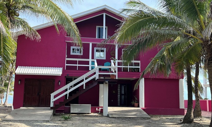 Isla de Utila House | Hibiscus House - Ocean Front with Private Pool