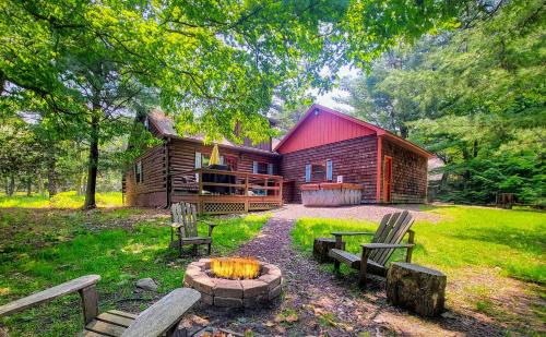 Lake Harmony House | Hickory Cabin by AvantStay Firepit Hot Tub Game Room Great Location