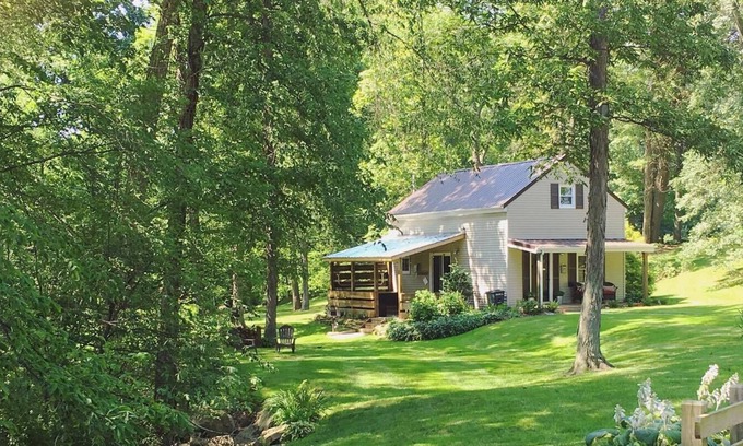 Norwalk Cottage | Hickory Creek Cottage - romantic getaway w/ hot tub, fireplace, open loft