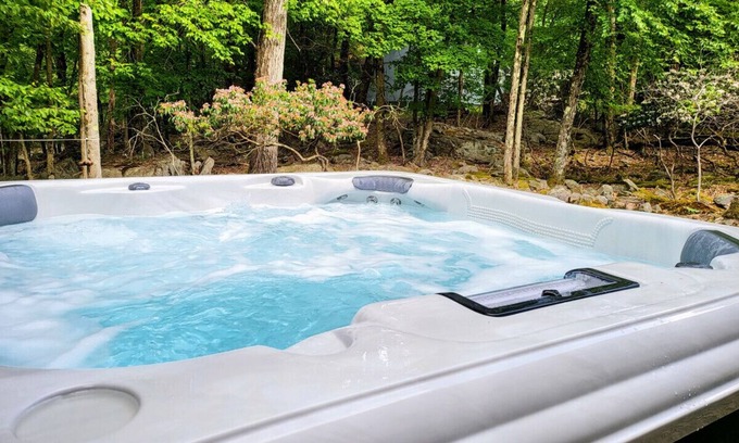 Lake Harmony House | Hickory on the Rocks l Hot tub, Fireplace , Skiing
