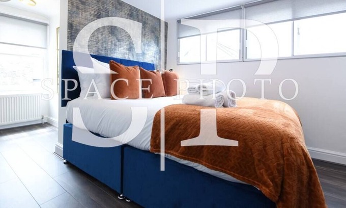 Parsons Green and Walham Apartment | Hidden 2BR Gem and a Tranquil Haven in Fulham