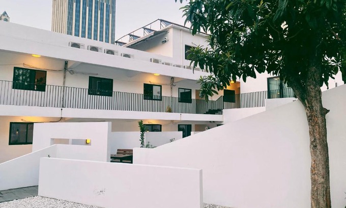 Pudong Hostel | Hidden Garden Youth Hostel -Oriental Pearl &Lujiazui -Garden Social Area -Bar -Café -Free Laundry Luggage Storage -24H Front Desk -English Service