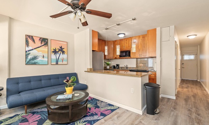 Waikiki Condo | Hidden gem in Heart of Waikiki! AC, Wi-Fi, full kitchen, free nearby parking!