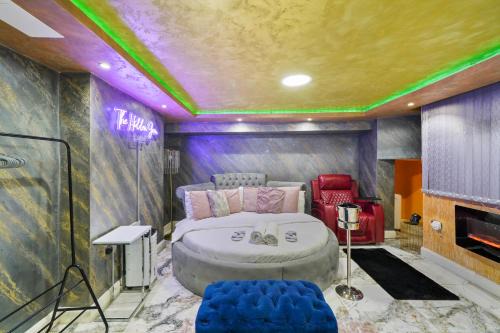 Luton Apartment | Hidden Gem Lt Properties Jaccuzi bath massage chair Superkingsize bed Parking available