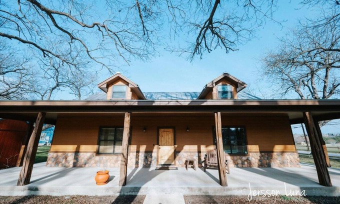 Gruene Cabin | Hidden Gem Luxury Cabin nestled in Gruene