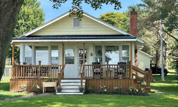 Dewittville Cottage | Hidden gem on Chautauqua’slake with SUPs, kayaks and pool!