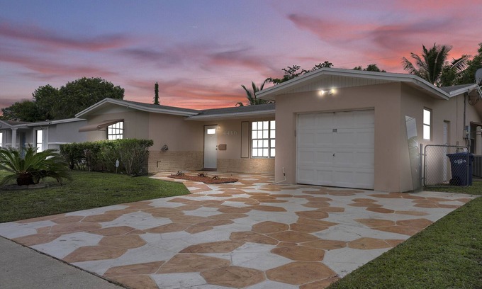 Lauderhill House | HIDDEN GEM! Spacious 4BR/2B Home W/Pool and Garage
