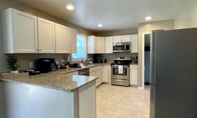 Portsmouth House | Hidden Gem spacious 4 bedroom cozy home fenced in yard