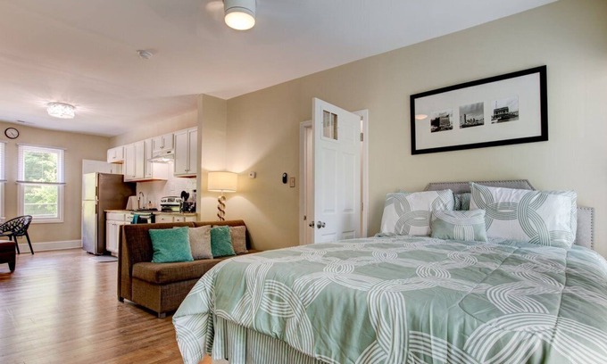 Petersburg House | 💎Hidden Gem Studio💎 Queen Bd | 5⭐️ Location