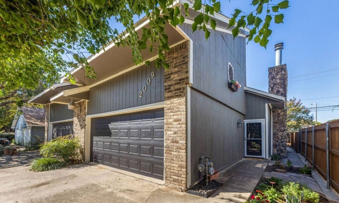 West Arlington House | Hidden gem w/hot tub >10 mins to AT&T stadium