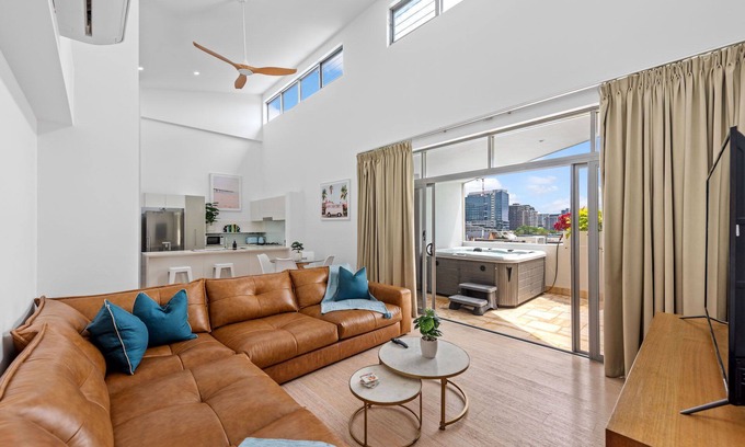 Fortitude Valley Apartment | Hidden Oasis! 2Bed/2Bath/1Car ~ 5mins to CBD